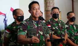 Panglima TNI Beri Perintah Selama di Papua, 4 Jenderal Serius Mendengarkan - JPNN.com