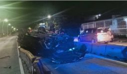 Mobil Dinas TNI Terguling di Jatinegara, Sopir Dilarikan ke Rumah Sakit  - JPNN.com
