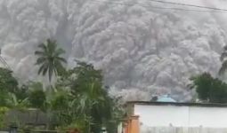Gunung Semeru Meletus, Puluhan Warga Mengalami Luka Bakar  - JPNN.com