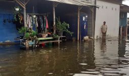 Sejumlah Pemukiman Warga di Tangerang Kembali Diterjang Banjir Rob - JPNN.com
