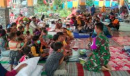 Dinas Psikologi TNI AL Beri Bantuan Healing kepada Anak-Anak Pengungsi Semeru - JPNN.com