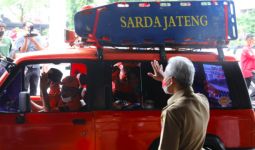 Ganjar Pranowo Kirim Bantuan dan 50 Sukarelawan untuk Korban Erupsi Gunung Semeru - JPNN.com