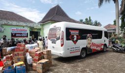 Sahabat Ganjar Berikan Bantuan untuk Korban Erupsi Gunung Semeru - JPNN.com
