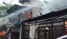 Kebakaran di Tambora I, 4 Rumah Ludes, Satu Keluarga Tewas - JPNN.com