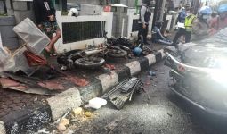 Mobil Tabrak Pesepeda Motor, 2 Luka, Bubur Berserakan di Jalan - JPNN.com