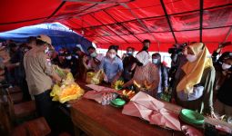 Kemensos Salurkan Makanan Siap Saji untuk Penyintas Erupsi Gunung Semeru - JPNN.com