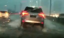 Rifat Sungkar: Jangan Manyalakan Lampu Hazard Saat Hujan Deras, Berbahaya!  - JPNN.com
