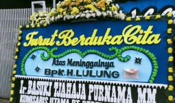 Karangan Bunga Berbelasungkawa Memenuhi Kediaman Haji Lulung, Ada dari Presiden dan Ahok - JPNN.com
