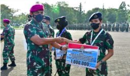 Kolonel Marinir Gatot Berikan Apresiasi Kepada Atlet Mabesal Berprestasi - JPNN.com