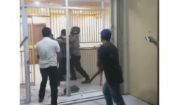 Video Detik-Detik Polisi & Warga Mengepung Perampok, Tegang, Viral di Medsos - JPNN.com
