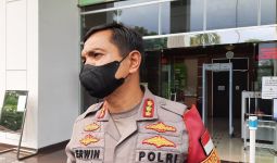 2 Pria Mencurigakan saat Sidang Munarman Diamankan Polisi - JPNN.com