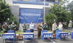 Bea Cukai Purwakarta Musnahkan Rokok, Vape dan Miras Ilegal, Sebegini Nominalnya - JPNN.com