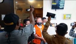 Kompak Nih Mantan Sekretaris dan Bendahara DPRD Sukabumi, Dipenjara deh - JPNN.com
