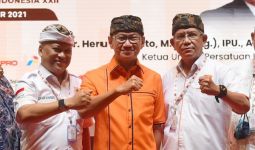 Heru Dewanto Serahkan Tongkat Estafet Kepemimpinan PII ke Danis dan Ilham Habibie - JPNN.com