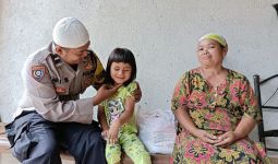 Kisah Inspiratif Aipda Ari: Sisihkan Gaji untuk Yatim dan Bantu Anak Buta - JPNN.com