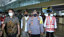 H-1 Natal, Kapolri Bersama Rombongan Bergerak ke Bandara Soetta - JPNN.com