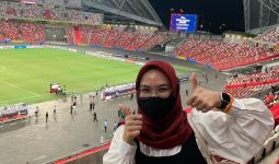Iseng Nonton Indonesia vs Singapura di Stadion, Wanita Bandung Ini Ketiban Untung - JPNN.com
