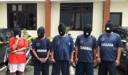 Wanita Muda Bercelana Pendek Ditangkap Polisi, Terancam 5 Tahun Dibui Gara-gara Kasus Ini - JPNN.com