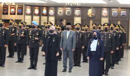 Selamat, Direktur Jenderal Bea Cukai Terima Anugerah Bintang Bhayangkara Pratama dari Polri - JPNN.com