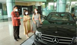 Bank Mega Serahkan Grand Prize Mercedes Benz E-Class kepada Nasabah di Kaltim - JPNN.com