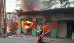 Rumah Makan Padang di Karang Satria Bekasi Ludes Terbakar, Ini Penyebabnya - JPNN.com