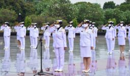 Mengenang Jasa Pahlawan, Korps Wanita TNI AL Berziarah ke TMPN Kalibata - JPNN.com