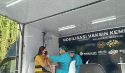 Mobil Vaksinasi Kemenparekraf Berada di Bali Hingga 2 Januari 2022 - JPNN.com