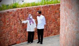 Kaleidoskop 2021: Ini 3 Foto Kebersamaan Pak Jokowi dan Ibu Iriana pada 2021, Nomor 1 Mesranya - JPNN.com