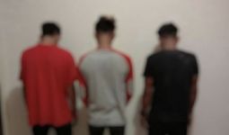 Lihat Tiga Pemuda Ini, Mereka Tertangkap Basah Tengah Asyik Berbuat Dosa - JPNN.com
