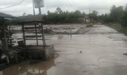 Banjir Lahar Dingin Terjang Sejumlah Desa di Lumajang, Sebuah Jembatan Terputus - JPNN.com