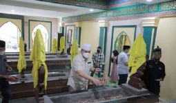 Irjen Iqbal Berziarah ke Makam Pendiri Kota Pekanbaru - JPNN.com