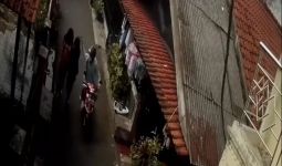 Video Aksi Penjambret di Pasar Rebo Viral di Medsos, Pelaku Sudah Ditangkap, Anda Kenal? - JPNN.com