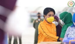 Dharma Pertiwi Bagikan Bantuan kepada Korban Erupsi Gunung Semeru - JPNN.com