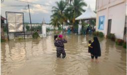 TNI AL Sigap Bantu Masyarakat Korban Banjir di Aceh - JPNN.com