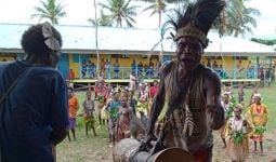 Ultah, Babinsa Kopda Marthen Waromi Dapat 'Kado' Istimewa dari Masyarakat Adat di Merauke - JPNN.com