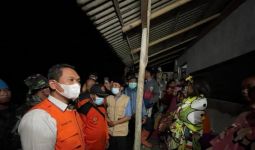 Viral Aksi Membuang Sesajen di Gunung Semeru, Bupati Lumajang Bereaksi Keras - JPNN.com