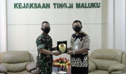 Tingkatkan Sinergisitas, Pangdam Temu Bincang Kajati Maluku - JPNN.com