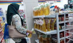 Daftar Harga Minyak Goreng Rp 20 Ribuan di Indomaret dan Alfamart - JPNN.com
