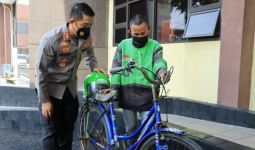 Polisi Berikan Sepeda dan Modal Usaha Kepada Pemuda ni, Lihat - JPNN.com