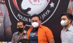 Tangis Komika Fico Fachriza Pecah Saat Dihadirkan di Polda Metro Jaya - JPNN.com