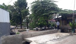 Soal Warganya Bangun Tembok yang Menutup Jalan, Bu Lurah Pondok Bambu Merespons Begini - JPNN.com