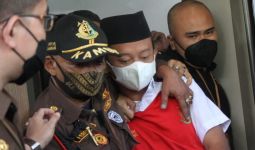Herry Wirawan Divonis Hukuman Mati, Keluarga Korban Mengucap Hamdalah - JPNN.com