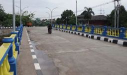 Jembatan di Karawang Amblas, Padahal Baru 2 Pekan Diresmikan Bupati - JPNN.com