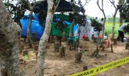 Makam SM Siswi SD yang Diduga Tewas Akibat Dianiaya Teman-temannya Dibongkar Polisi - JPNN.com
