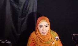 Ingin Merawat Ibunda, Oki Setiana Dewi tak Ambil Jadwal ke Luar Kota - JPNN.com