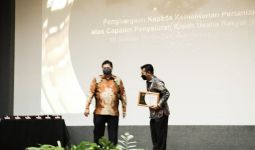 Kementan Raih Penghargaan atas Pencapaian Penyaluran KUR Pertanian - JPNN.com