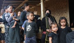 Mensos Serahkan Uang untuk Membangun Jalan di Kampung Baduy, Sebegini Jumlahnya - JPNN.com