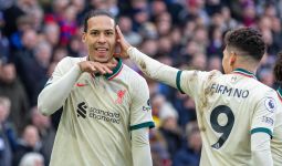 Liverpool Berpotensi Rebut Quadruple, Virgil Van Dijk Beri Jawaban Realistis - JPNN.com