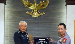 Kapolri Bertemu Kepala Kepolisian Malaysia, Bahas Sejumlah Persoalan Penting - JPNN.com