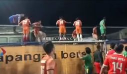 Ricuh Warga vs Pemain Bola Viral di Medsos Dipicu Pelemparan Batu, Pelakunya Tak Disangka - JPNN.com